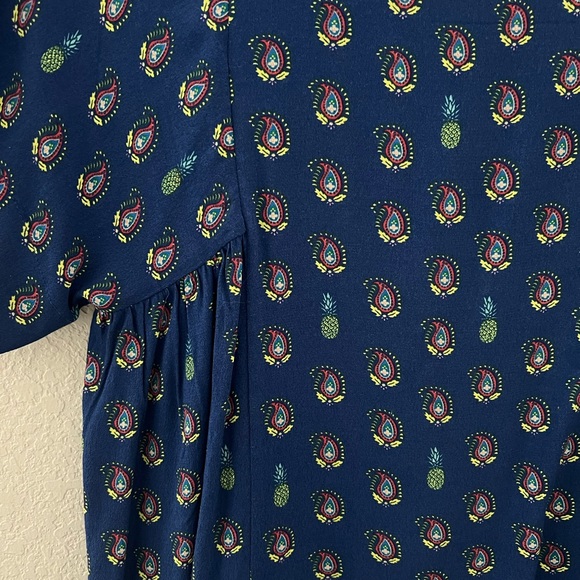 Maeve short sleeve blue top with scoop neckline and gathers. Size XS - Picture 2 of 4